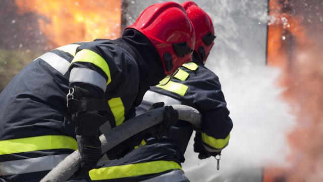 Pompiers au travail. [wellphoto]