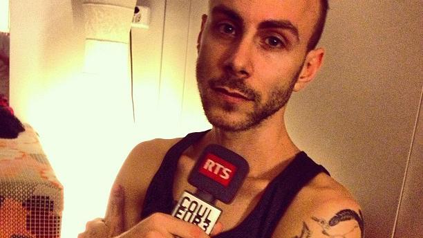 Asaf Avidan à l'interview pour Couleur 3. [Benjamin Luis]