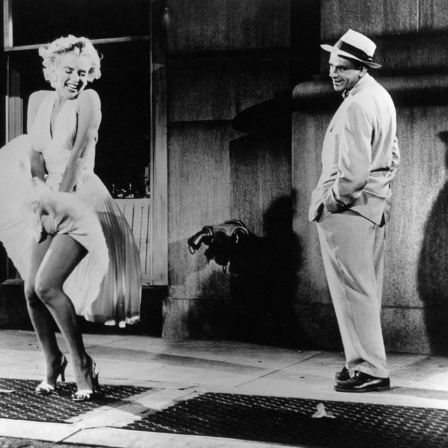 Marilyn Monroe et Tom Ewell dans "Sept ans de réflexion" de Billy Wilder, 1955. [Archives du 7e art / Photo 12 / AFP]