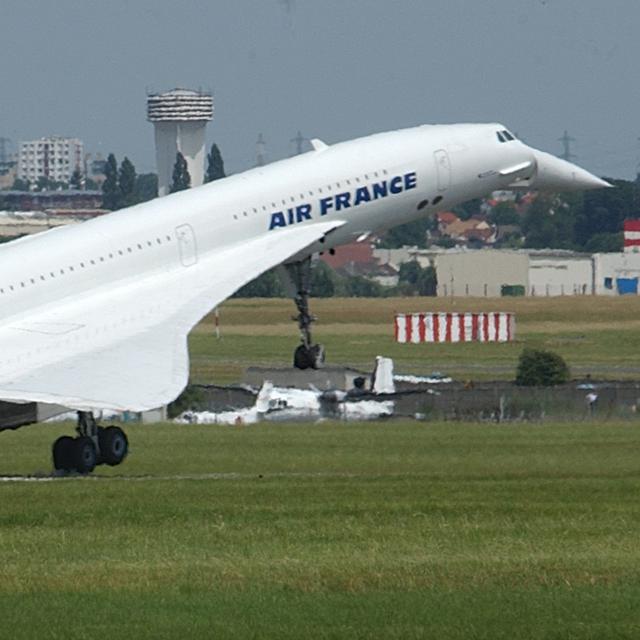 Le Concorde faisant son dernier atterrissage, aéroport du Bourget, à Paris, le 14 juin 2003. [Remy de la Mauvinière]
