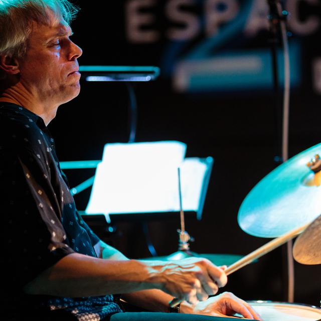 Gerry Hemingway à la batterie lors de l'Espace JazzZ du 11 mars 2013. [Anne Bichsel]