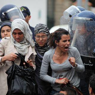 Etudiantes protestant devant le palais présidentiel à Alger, le 11 avril 2011. [Farouk Batiche]