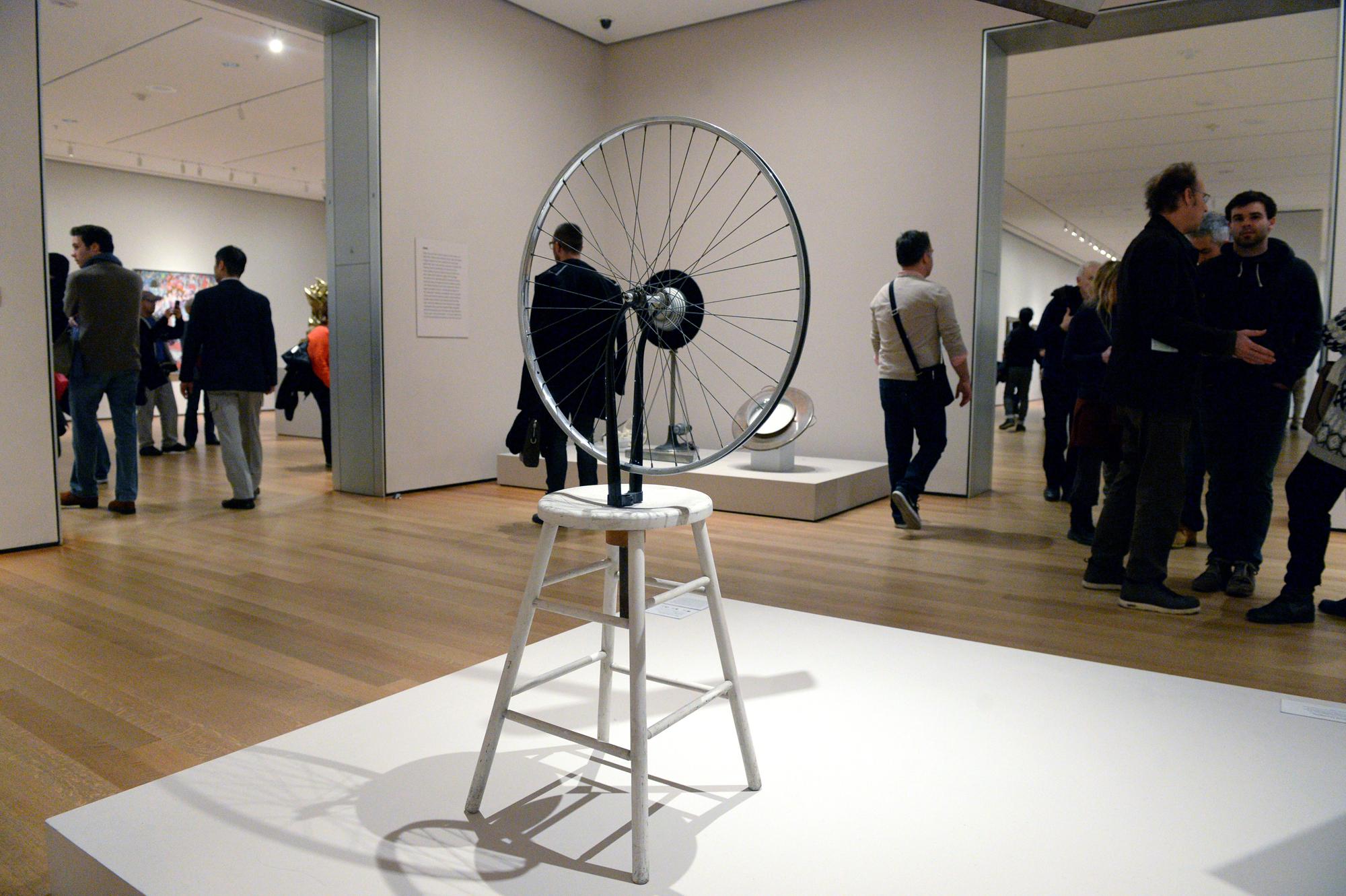 "Roue de bicyclette", un ready made de Marcel Duchamp, au Musée d'art moderne de New York. [Felix Hoerhager/dpa]