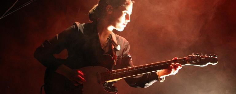 Anna Calvi en concert. [Cory Schwartz]