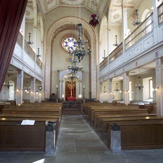 L'intérieur coloré de la synagogue de Lengnau en Argovie. [RTS Religion]