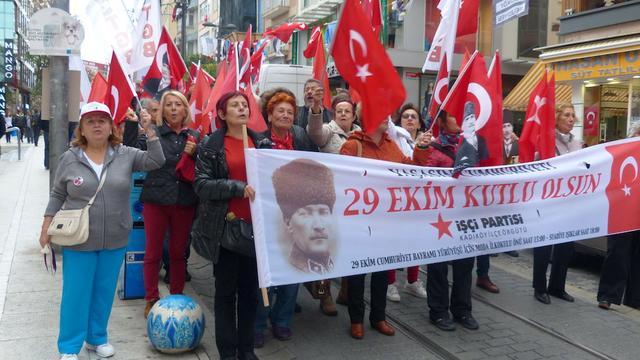 Le 29 octobre, jour de la fête nationale, est l’occasion de rappeler, s’il le fallait encore, l’héritage républicain laïc de Mustafa Kemal Atatürk, fondateur de la Turquie moderne. [Aline Jaccottet]