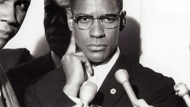 Denzel Washington est Malcolm X dans le film de Spike Lee (1992). [Warner Bros / The Kobal Collection]