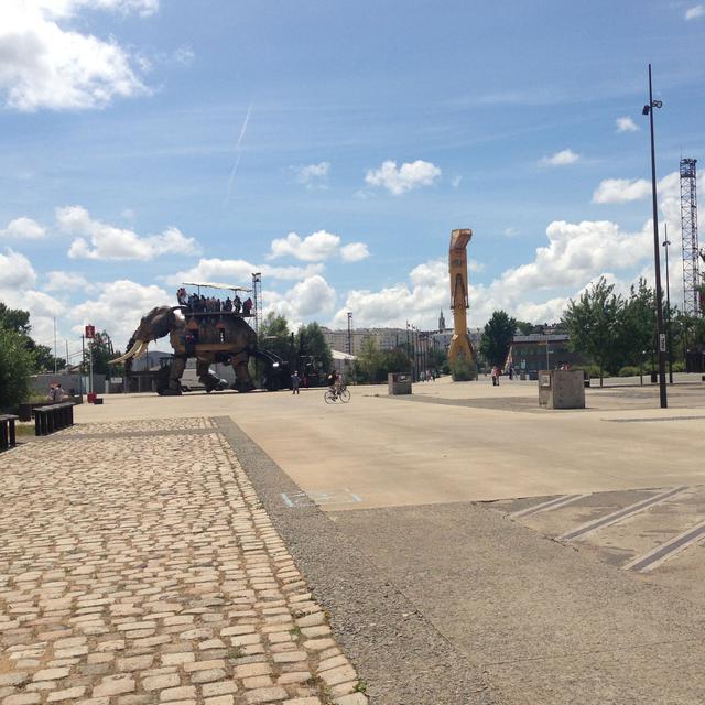 Le Grand Éléphant, une architecture en mouvement dans la ville de Nantes. [Sarah Dirren]