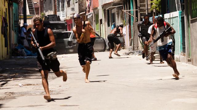 Le film "Troupe d'élite" (2010) a été tourné dans la favela Morro dos Prazeres à Rio. [Zazen Producoes / The Kobal Collection]