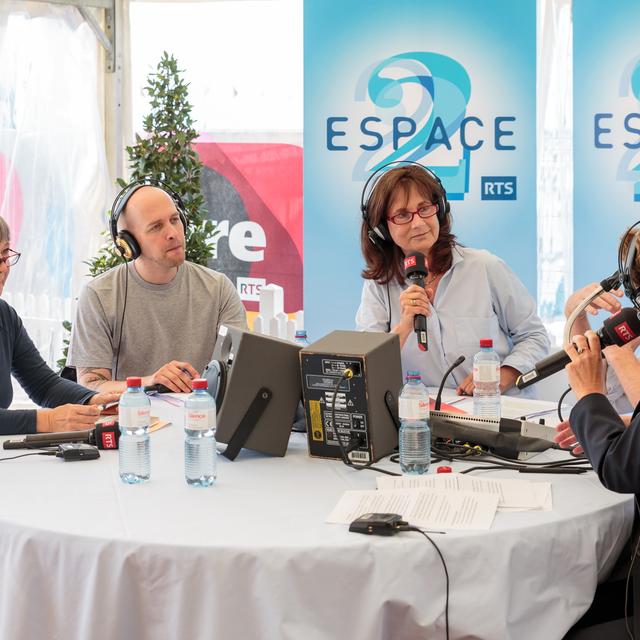 Anik Schuin anime la table des critiques: Isabelle Rüf, Julien Burri et Geneviève Bridel. [Alexandre Chatton]