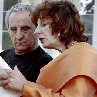 La comédienne Christiane Cohendy, aux côtés du comédien Michel Aumont en 1997 dans le cadre du 51e Festival d'Avignon. [GEORGES GOBET]
