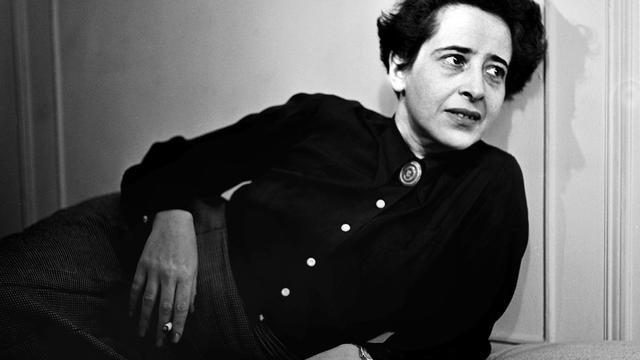 Hanna Arendt en 1944. [Picture alliance / Picture-Alliance/AFP - Fred Stein]