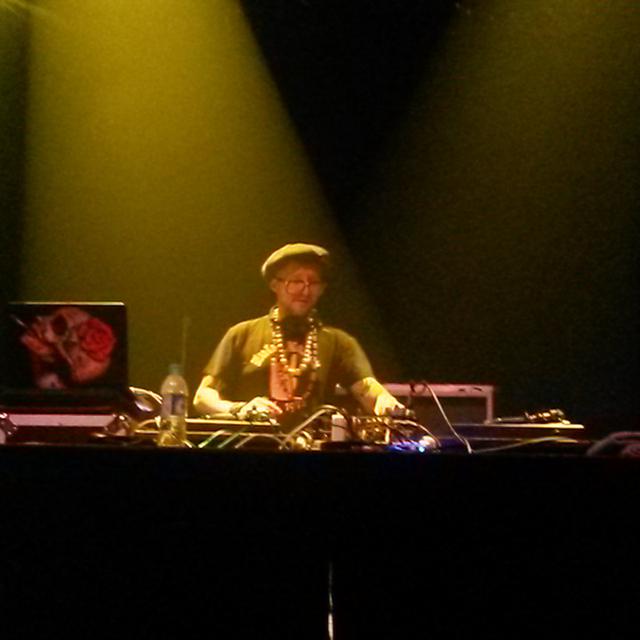 DJ Vadim à la soirée Electrobox #2 à Château Rouge [RTS]