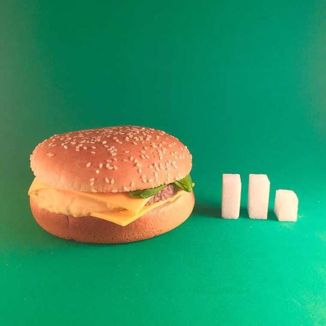 Un burger: 2,5 carrés de sucre. [Dealer de sucre - Dealer de sucre]