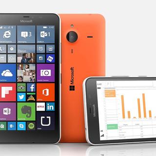 L'appareil Lumia 640 XL est disponible en quatre coloris: blanc, noir, orange et cyan. [microsoft.com]