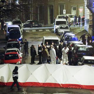 Opération policière à la rue Colline à Verviers le 15 janvier 2015, après le démantèlement d'une cellule djihadiste. [Belgium out / AFP - Bruno Fahy]
