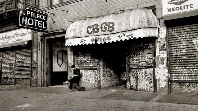 L'entrée du CBGB. [facebook.com/CBGB-OMFUG]