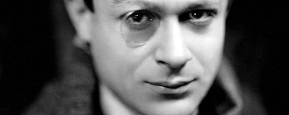 Tristan Tzara (1896-1963), écrivain français d'origine roumaine. [Roger-Viollet / AFP - Martinie]