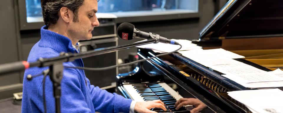 Ivan Ilic en enregistrement pour Musique en Mémoire au Studio 15 de la RTS à Lausanne. [RTS - Alexandre Chatton]