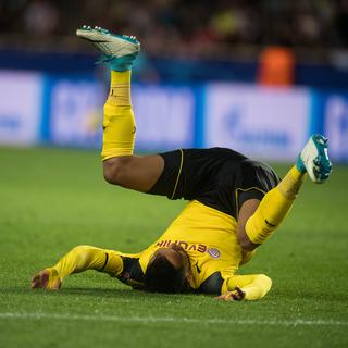 A l'image du joueur de Dortmund Pierre-Emerick Aubameyang face à Monaco, les équipes allemandes chutent en avril 2017 en Ligue des Champions.
Bernd Thissen/DPA
AFP [AFP - Bernd Thissen/DPA]
