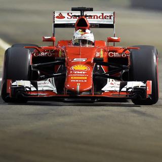 Sébastien Vettel au volant de sa Ferrari. [ROSLAN RAHMAN / AFP]