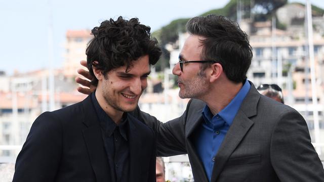 L'acteur Louis Garrel et le réalisateur du film, Michel Hazanavicius. [ANNE-CHRISTINE POUJOULAT / AFP]