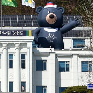 Les mascottes des Jeux olympiques d'hiver 2018 à Pyeongchang, en Corée du Sud.
EPA/YONHAP
Keystone [Keystone - EPA/YONHAP]