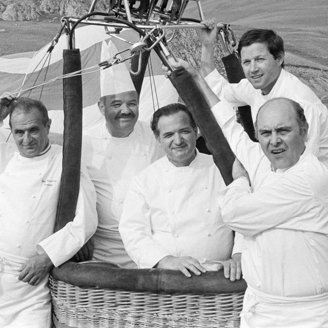 Paul Bocuse, Pierre Troisgros, Jacques Pic, Georges Blanc et Alain Chapel, en 1983. [AFP - Edmond Pinaud]