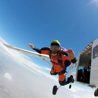 En parachutisme, il suffit de huit sauts pour être autonome. 
freefly
Fotolia [Fotolia - freefly]