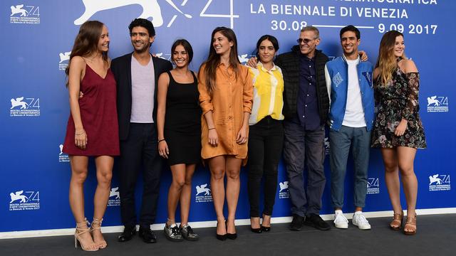 Les principaux acteurs et actrices ainsi que le réalisateur Abdellatif Kechiche à la biennale de Venise en septembre 2017 pour présenter le film "Mektoub, My Love: canto uno". [AFP - Titiana Fabi]