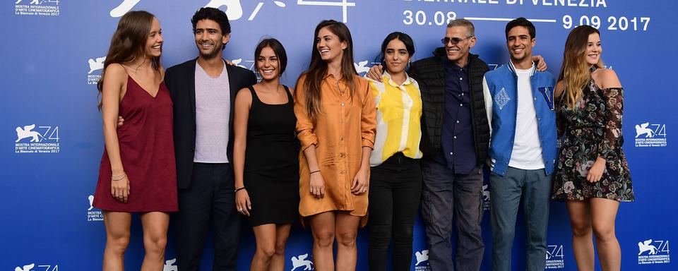 Les principaux acteurs et actrices ainsi que le réalisateur Abdellatif Kechiche à la biennale de Venise en septembre 2017 pour présenter le film "Mektoub, My Love: canto uno". [AFP - Titiana Fabi]