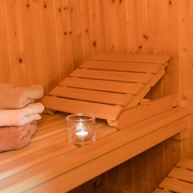 Les saunas hivernaux. [Fotolia - skatzenberger]