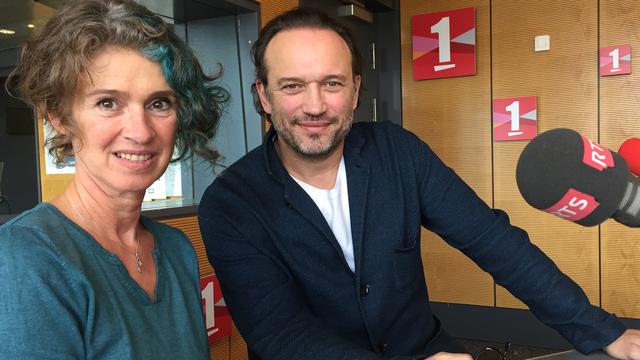 Denise Kikou Gilliand et Vincent Perez dans "Premier rendez-vous". [RTS - Pauline Vrolixs]