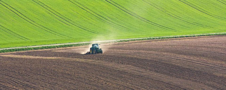 Trop chargés en métaux lourds, des engrais ont dû être interdits en Suisse. [Bernd Jürgens]