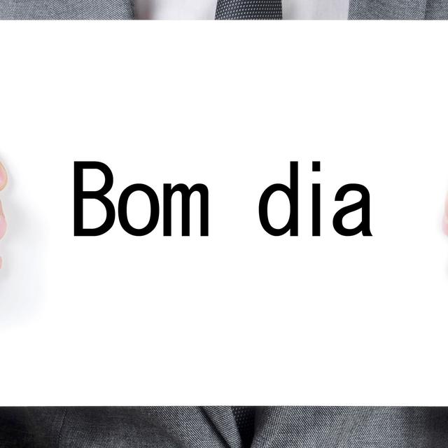 En langue portugaise, "bonjour" se dit "bom dia". [nito]