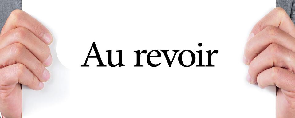 En langue française, lors d'un départ, on salue avec la formule "Au revoir". [nito]