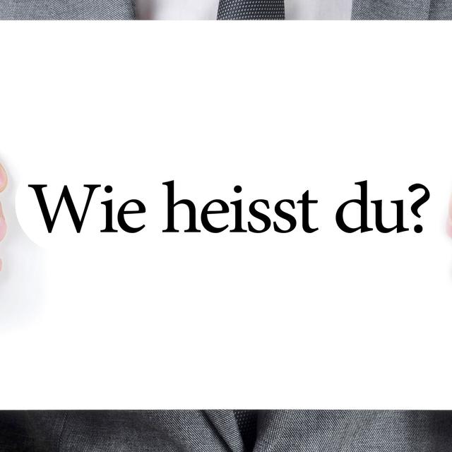 En langue allemande, "Comment t'appelles-tu?" se dit "Wie heisst du?". [nito]