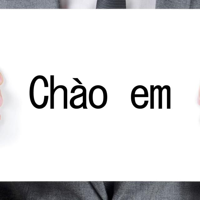 En langue vietnamienne, lorsque l'on s'adresse à une personne plus jeune que soi, "bonjour" se dit "chào em". [nito]