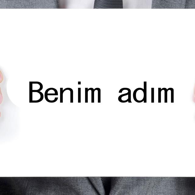 En langue turque, "Je m'appelle" se dit "Benim adım" (exemple avec le prénom Boran). [nito]