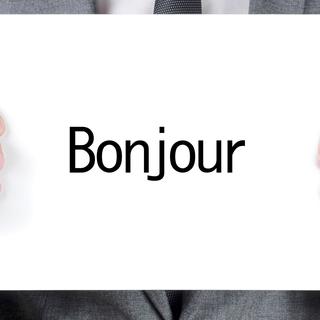 En langue française, on salue par "bonjour". [nito]