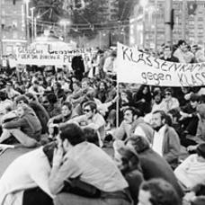 Fin juin 68: manifestation monstre pour un centre autonome à Zurich. [(RDB)]