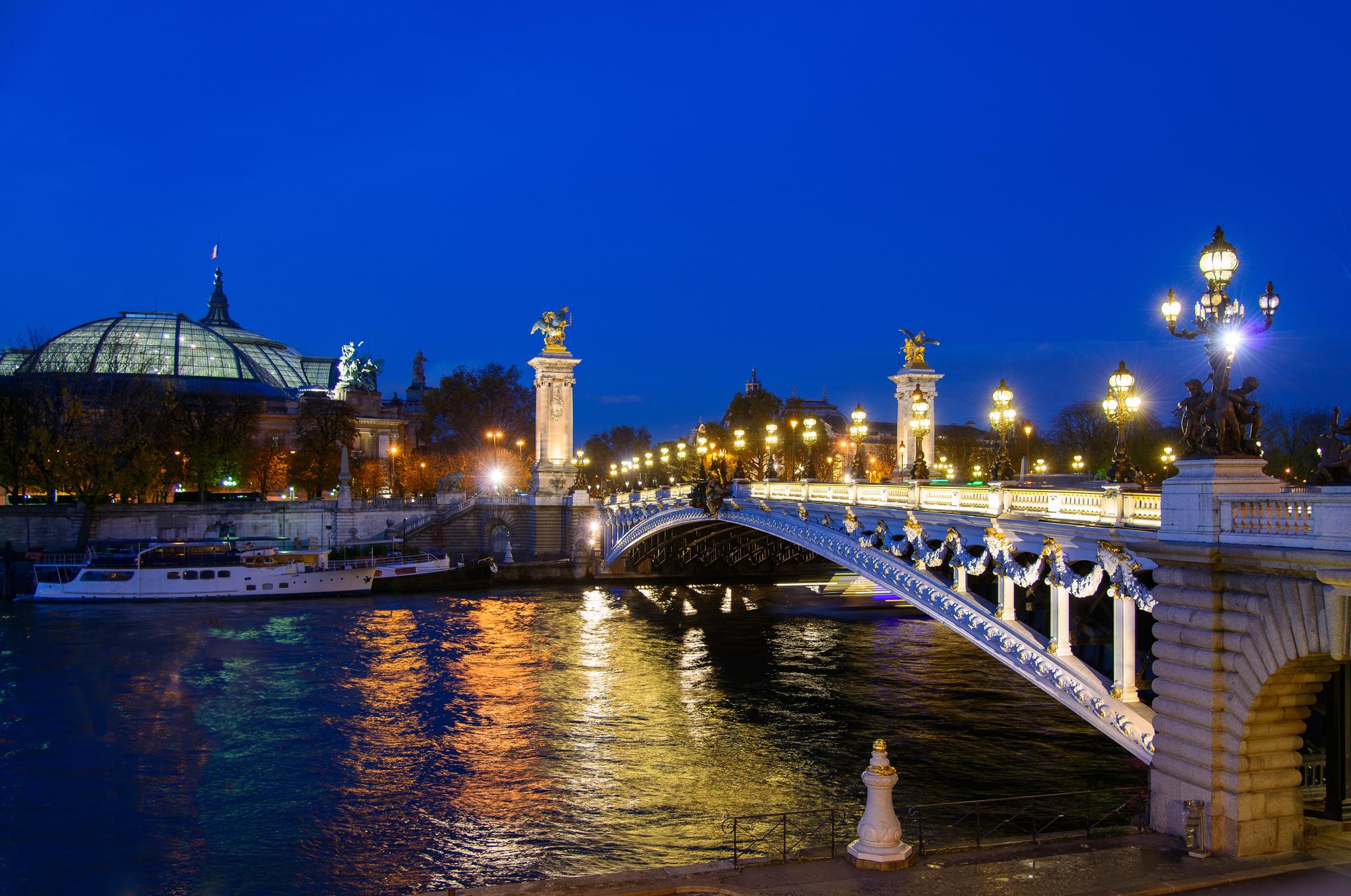 Heure bleue sur le pont Alexandre III, Paris [Fotolia - Pat on stock]