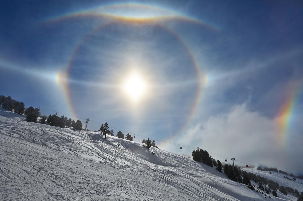 Halo autour du soleil [Fotolia - @Gudellaphoto]