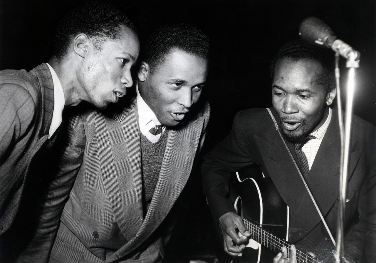 Trio de jazz en direct à la radio en 1948. [Archives RTS - Presse Diffusion Lausanne]