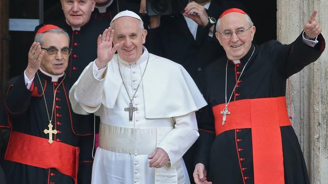 Le pape François sur les marches de la basilique romaine de Sainte-Marie à Rome, au lendemain de son élection. [Alessandro Bianchi]