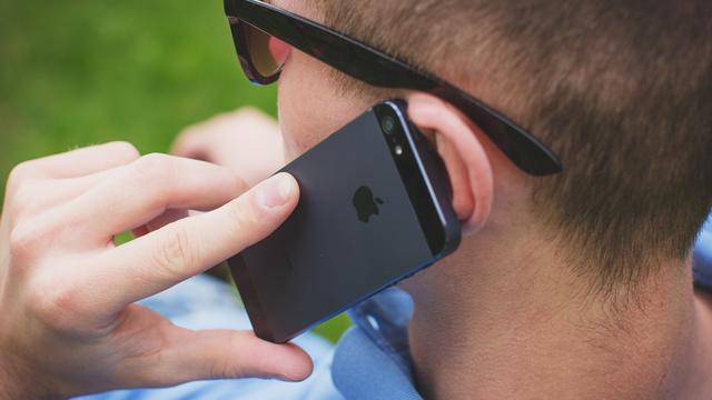 Les ondes émises par les smartphones sont-elles nocives pour le cerveau? [Unsplash - Freestocks]