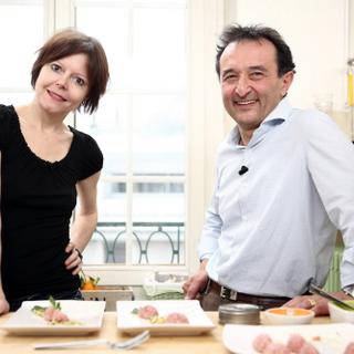 Annick Jeanmairet en compagnie du chef Carlo Crisci pour l'émission "Pique-assiette".