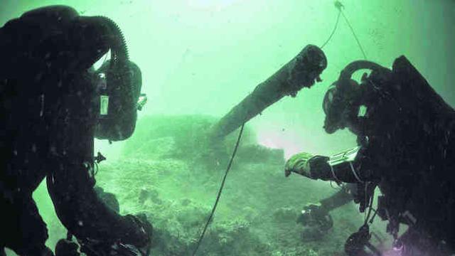 L’expédition sous-marine a permis de cartographier la position de 400 épaves, dont ce tank. [© Nicolas Job]