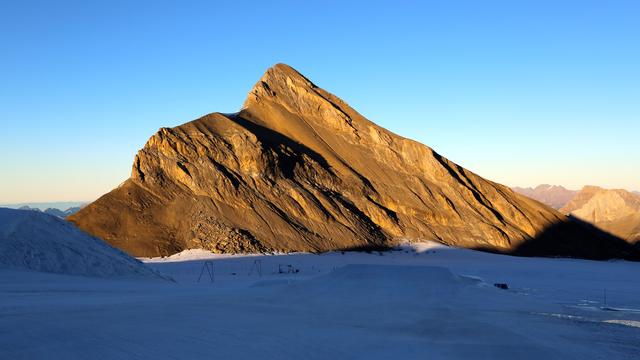 Vue magnifique depuis le snowpark du Glacier 3000. [RTS - Marie-Dominique Schenk]