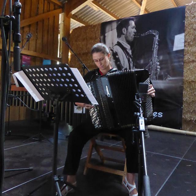 Le Kiosque à Musiques à Court - 22 août 2015 - Mélanie Brégant virtuose classique à l'occasion des Estivales de Court.